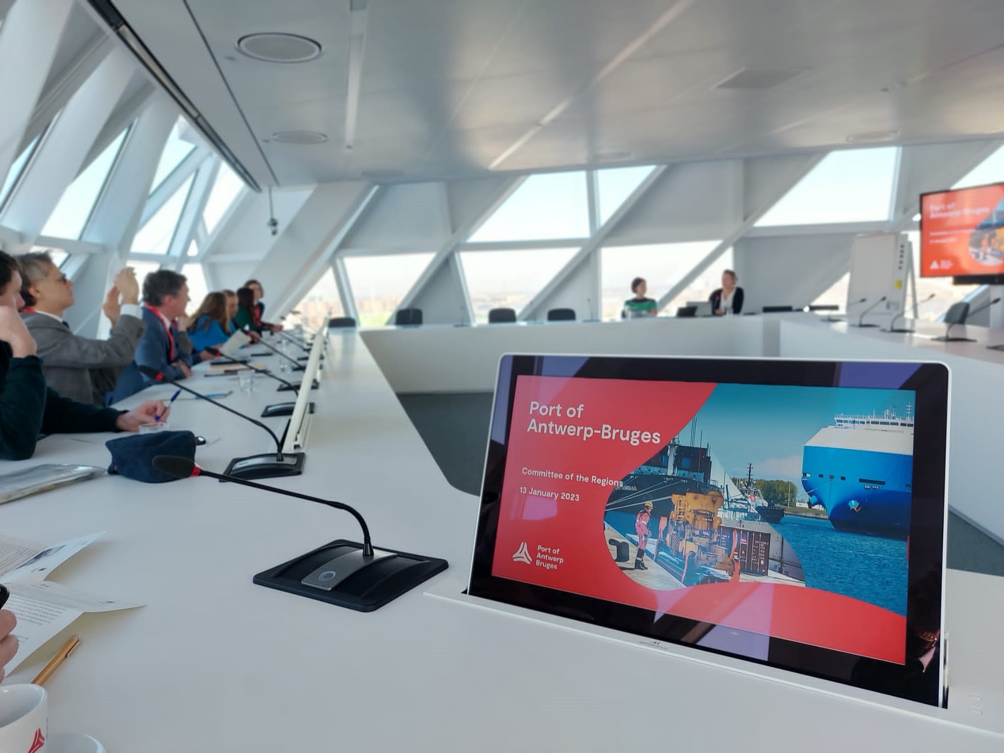 meeting_52690115912_o