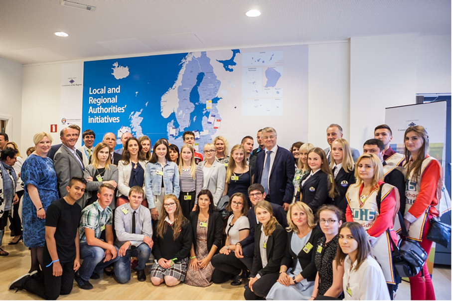 Photo_schools_with_Markkula