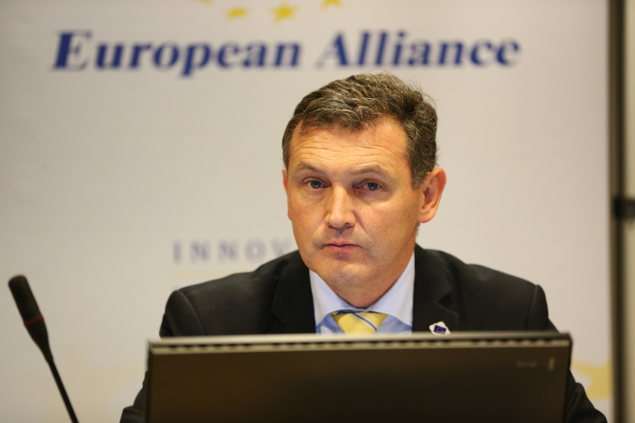 10A8 –  Strengthening the role of nations and regions in economi