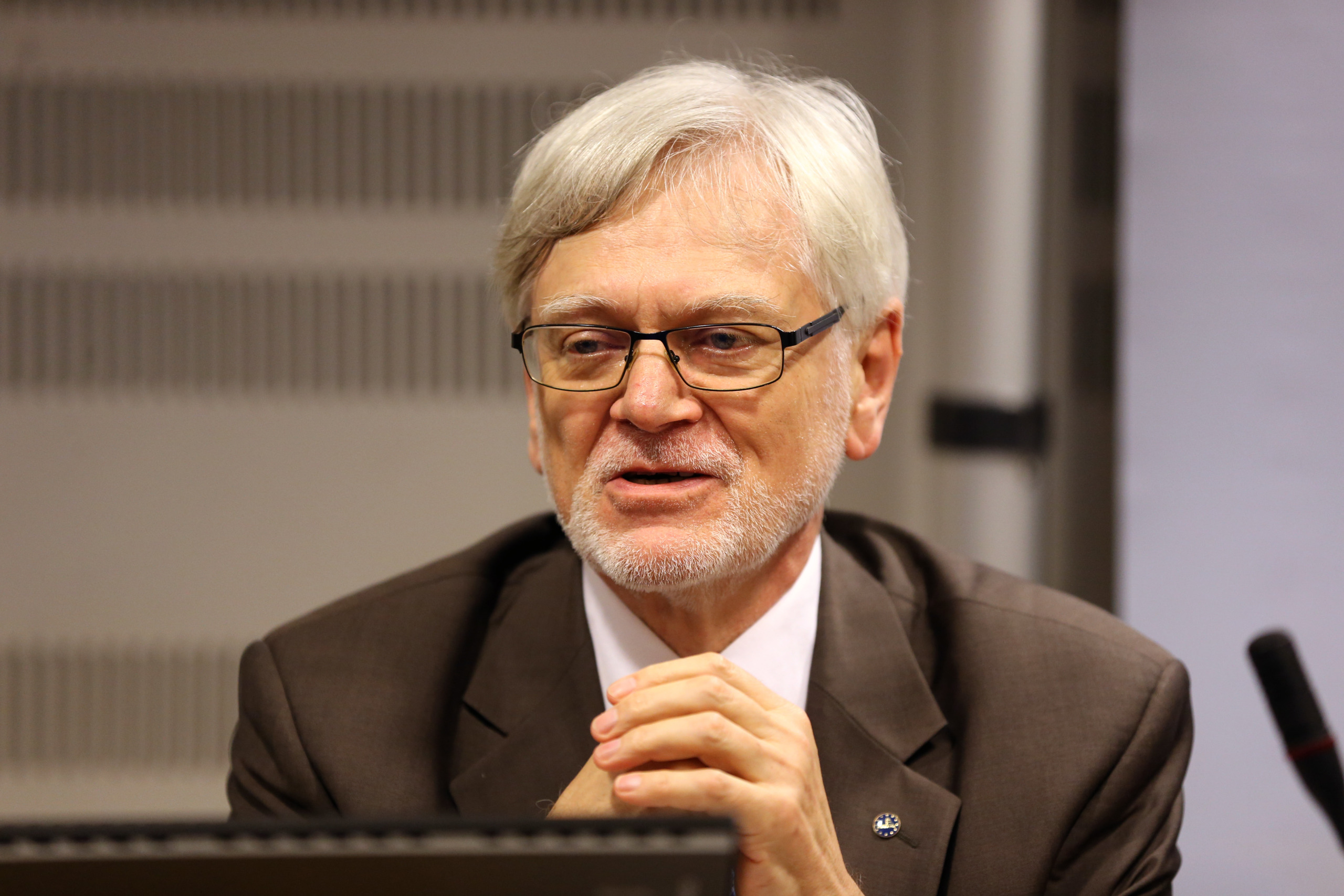 10A8 –  Strengthening the role of nations and regions in economi