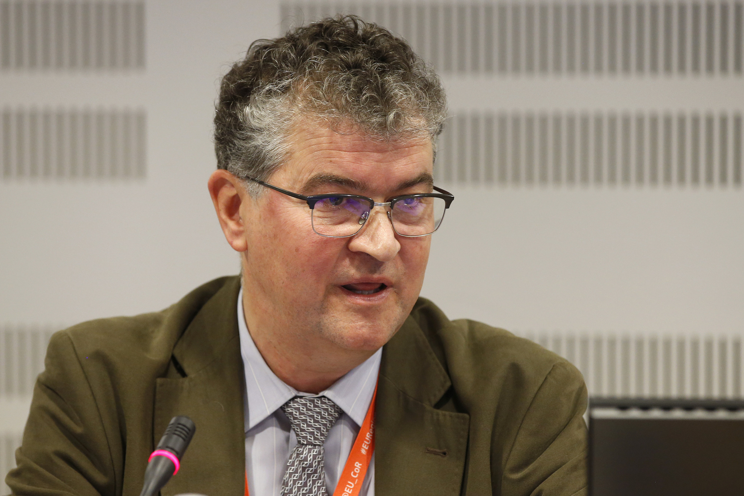 Local and regional authorities fostering energy transition polic