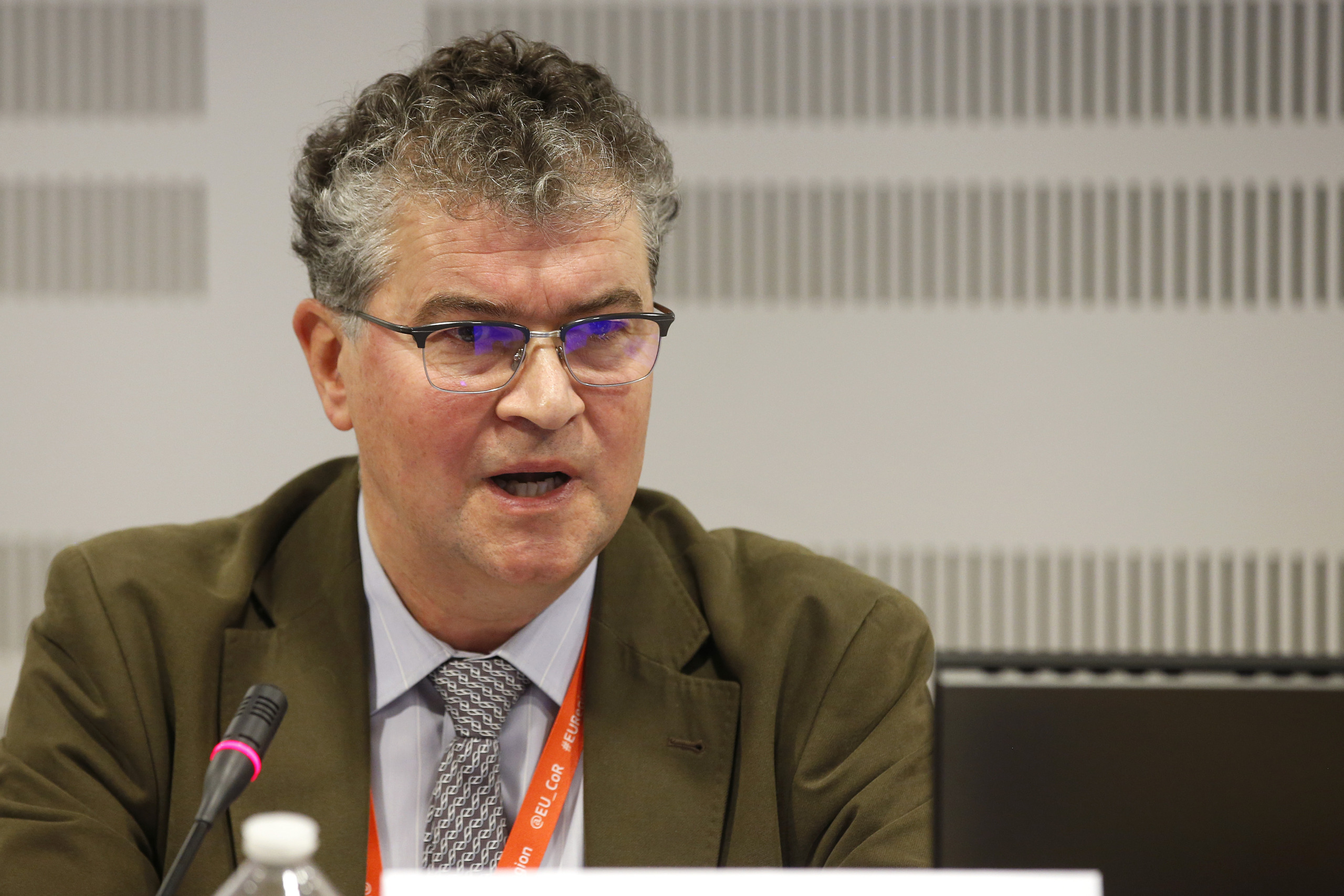 Local and regional authorities fostering energy transition polic