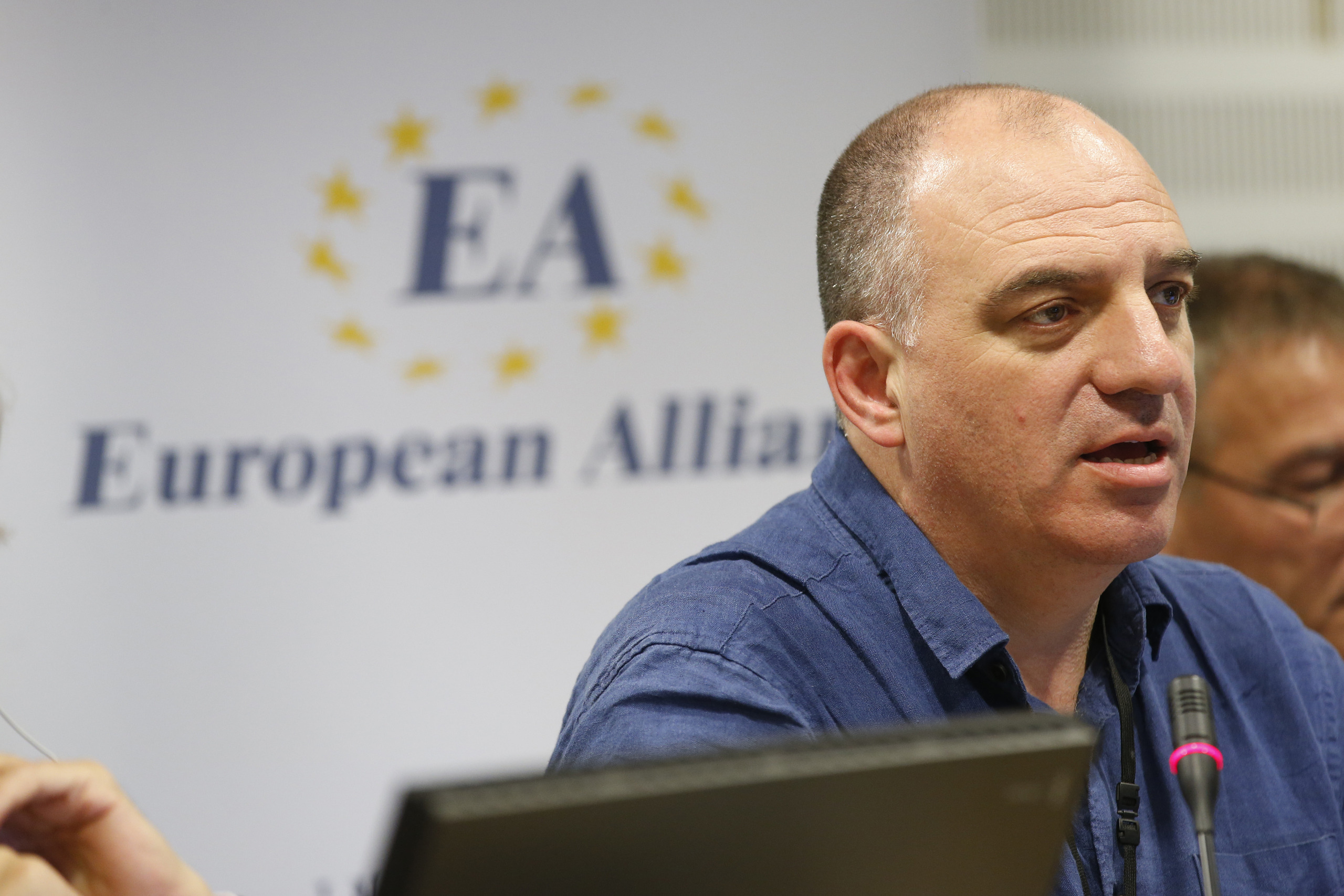 Local and regional authorities fostering energy transition polic